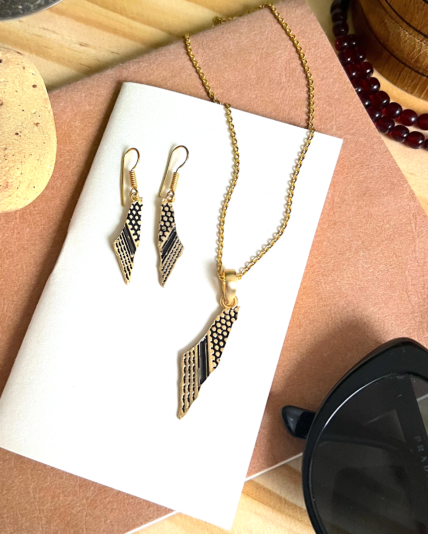 Conjunto de collar y pendientes con mapa de Palestina