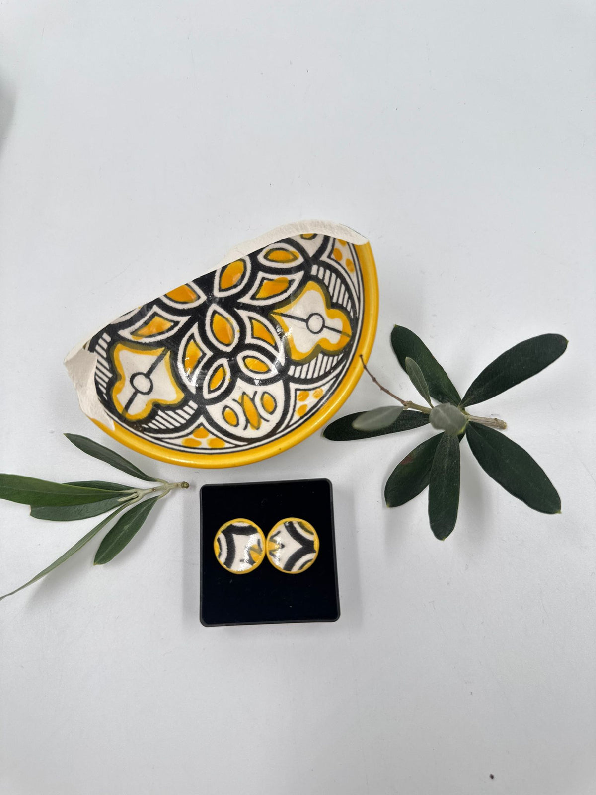 Håndlagde øredobber, røde 16 mm