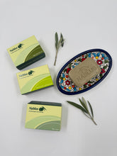 Palestinske nødvendigheter – 3 Nablus-såper + Al-Khalil keramisk såpeskål (oval)